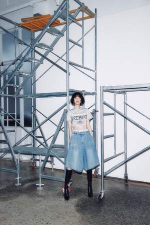 【フォト】ナナ、アパレルブランドのカタログで大胆スタイリング＆自信あふれる姿