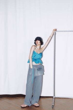 【フォト】ナナ、アパレルブランドのカタログで大胆スタイリング＆自信あふれる姿