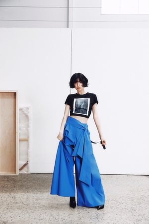 【フォト】ナナ、アパレルブランドのカタログで大胆スタイリング＆自信あふれる姿