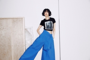【フォト】ナナ、アパレルブランドのカタログで大胆スタイリング＆自信あふれる姿