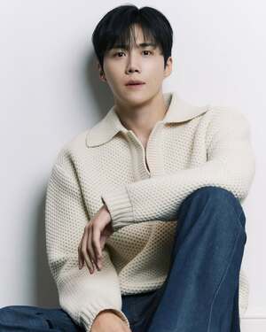 【フォト】清純＆シックなキム・ソンホ、カリスマあふれる新プロフィール写真公開