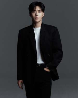 【フォト】清純＆シックなキム・ソンホ、カリスマあふれる新プロフィール写真公開