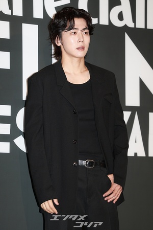 【フォト】チョン・ウィジェ、シック＆セクシーな黒コーデ