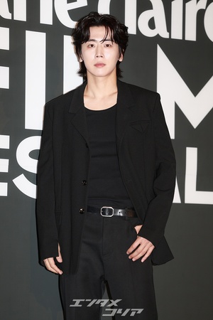 【フォト】チョン・ウィジェ、シック＆セクシーな黒コーデ