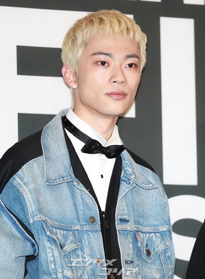 【フォト】栗原颯人＆空音央監督＆日高由起刀、みんな一緒にハートのポーズ