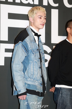 【フォト】栗原颯人＆空音央監督＆日高由起刀、みんな一緒にハートのポーズ