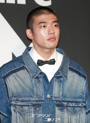 【フォト】栗原颯人＆空音央監督＆日高由起刀、みんな一緒にハートのポーズ