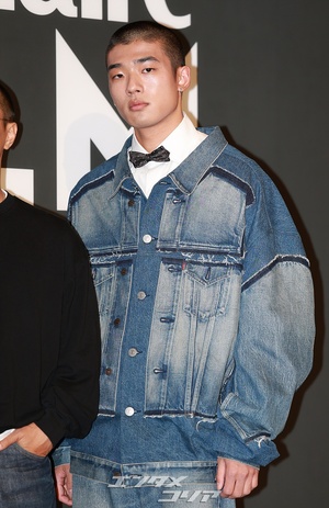 【フォト】栗原颯人＆空音央監督＆日高由起刀、みんな一緒にハートのポーズ