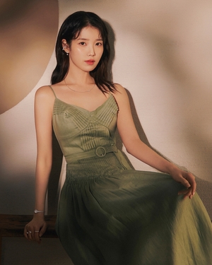 【フォト】IUのロマンチックなジュエリーコーデ…高級感ある雰囲気