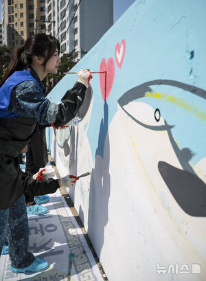 【フォト】パク・ハソン、恵まれない児童・青少年のため春の環境改善ボランティア