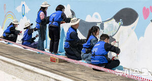 【フォト】パク・ハソン、恵まれない児童・青少年のため春の環境改善ボランティア