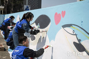 【フォト】パク・ハソン、恵まれない児童・青少年のため春の環境改善ボランティア
