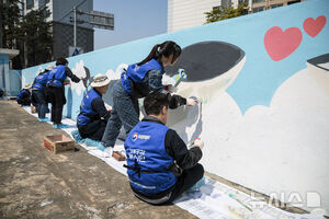 【フォト】パク・ハソン、恵まれない児童・青少年のため春の環境改善ボランティア