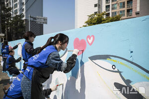 【フォト】パク・ハソン、恵まれない児童・青少年のため春の環境改善ボランティア