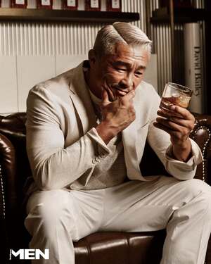 【フォト】秋山成勲　あふれる男らしさ…ウイスキーを楽しむゆとり