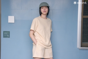 【フォト】パク・ギュヨン「Snow Peak」夏キャンペーンのラブリー・コーデ