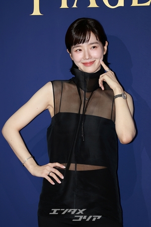 【フォト】パク・ギュヨン、洗練されたシースルーコーデ