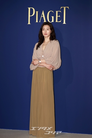 【フォト】チョン・ジヒョン、変わらぬ雰囲気の女神…クラシカルなジュエリーコーデ