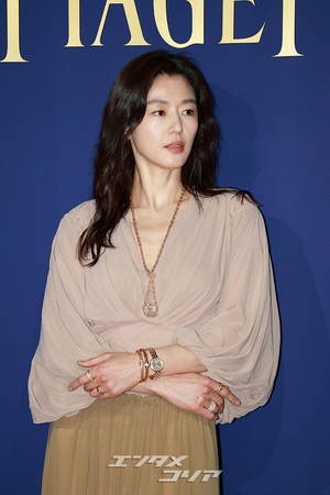 【フォト】チョン・ジヒョン、変わらぬ雰囲気の女神…クラシカルなジュエリーコーデ