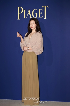 【フォト】チョン・ジヒョン、変わらぬ雰囲気の女神…クラシカルなジュエリーコーデ