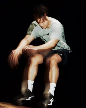 【フォト】フェンシング金メダリスト呉尚旭、アディダス・グラビアで「躍動する筋肉」披露