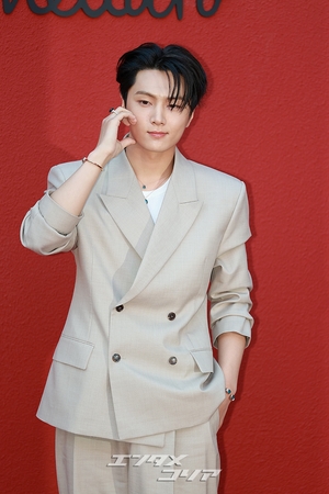 【フォト】ENHYPENジェイ「セクシーなまなざし」