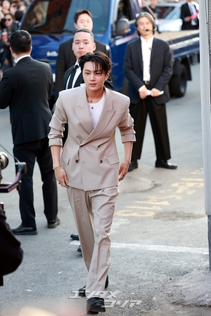 【フォト】ENHYPENジェイ「セクシーなまなざし」