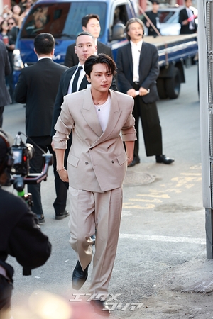 【フォト】ENHYPENジェイ「セクシーなまなざし」