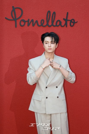 【フォト】ENHYPENジェイ「セクシーなまなざし」