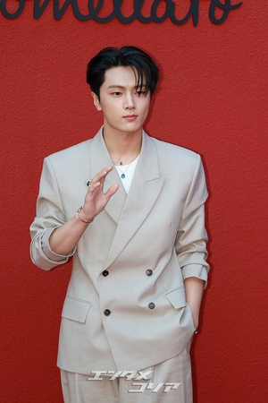 【フォト】ENHYPENジェイ「セクシーなまなざし」