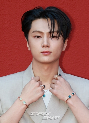 【フォト】ENHYPENジェイ「セクシーなまなざし」