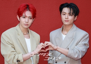 【フォト】ENHYPENヒスン＆ジェイ「2人で一つの手ハート」