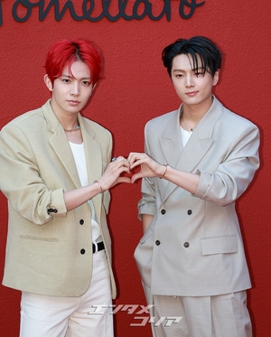 【フォト】ENHYPENヒスン＆ジェイ「2人で一つの手ハート」