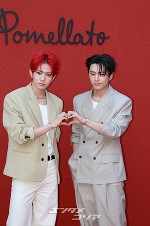 【フォト】ENHYPENヒスン＆ジェイ「2人で一つの手ハート」