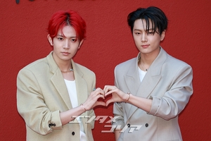 【フォト】ENHYPENヒスン＆ジェイ「2人で一つの手ハート」