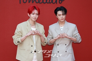 【フォト】ENHYPENヒスン＆ジェイ「2人で一つの手ハート」