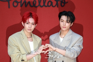 【フォト】ENHYPENヒスン＆ジェイ「2人で一つの手ハート」