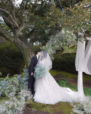 【フォト】チェ・ヨンチョン、映画顔負けのウエディング写真…お相手は判事