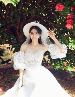 【フォト】チェ・ヨンチョン、映画顔負けのウエディング写真…お相手は判事