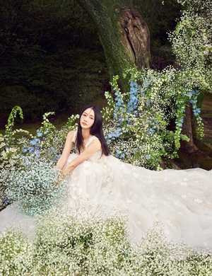 【フォト】チェ・ヨンチョン、映画顔負けのウエディング写真…お相手は判事