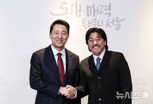 【フォト】ソウル市広報大使の委嘱を受けたエドワード・リー