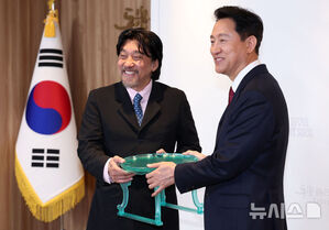 【フォト】ソウル市広報大使の委嘱を受けたエドワード・リー