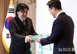 【フォト】ソウル市広報大使の委嘱を受けたエドワード・リー