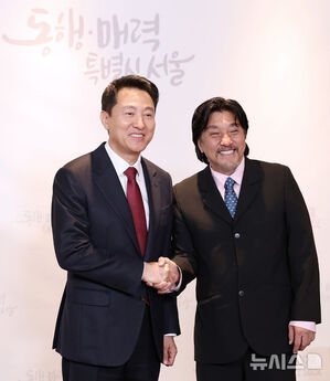 【フォト】ソウル市広報大使の委嘱を受けたエドワード・リー