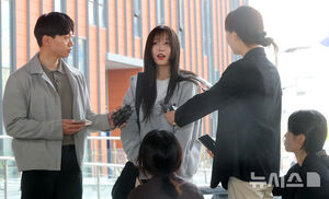 【フォト】告訴人調査のため江南警察署に出頭した大食い系ユーチューバーtzuyangさん