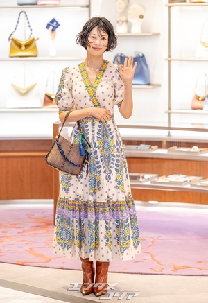 【フォト】イ・スギョン、華やかな総柄ワンピ＆ショートヘアがラブリー