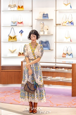 【フォト】イ・スギョン、華やかな総柄ワンピ＆ショートヘアがラブリー