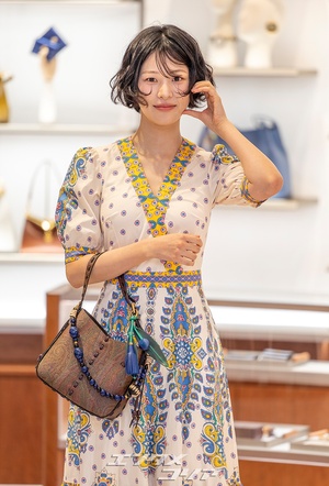 【フォト】イ・スギョン、華やかな総柄ワンピ＆ショートヘアがラブリー