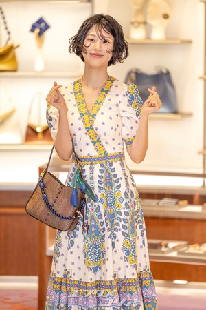 【フォト】イ・スギョン、華やかな総柄ワンピ＆ショートヘアがラブリー