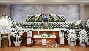 【フォト】ソウル聖母病院に設けられた「ポパイおじさん」こと故イ・サンヨンさんの祭壇